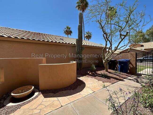 Foto del edificio - 5943 W Drake Ct