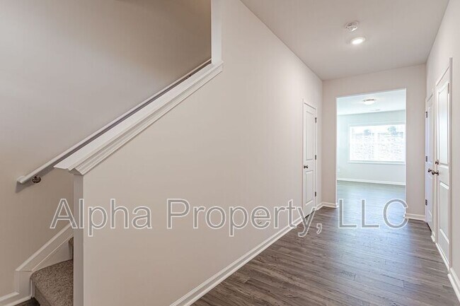Building Photo - 15 Apricot Ln