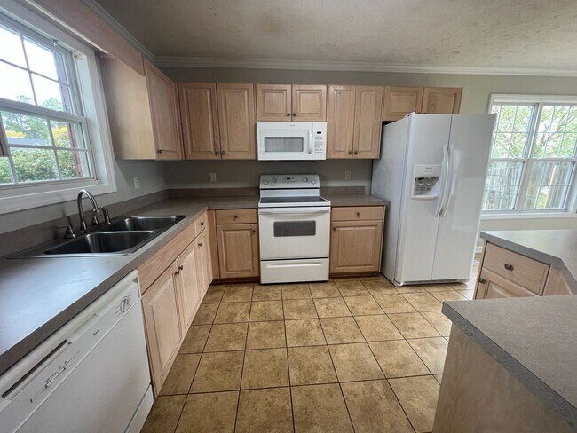 Foto del edificio - Spacious 4 Bed, 2.5 Bath Home in Cameron