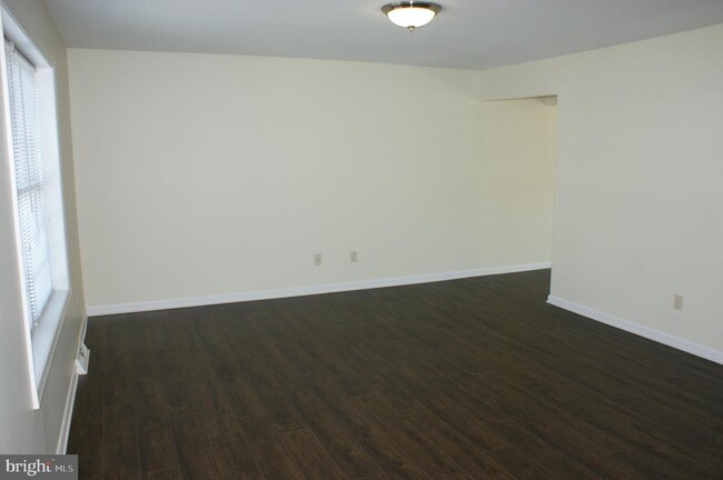 Building Photo - 4815 E Trindle Rd