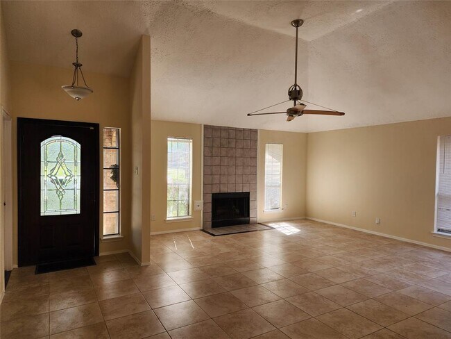 Foto del edificio - 4823 Northfork Dr