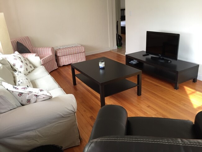 Living Room - 991 SW 42nd Ave