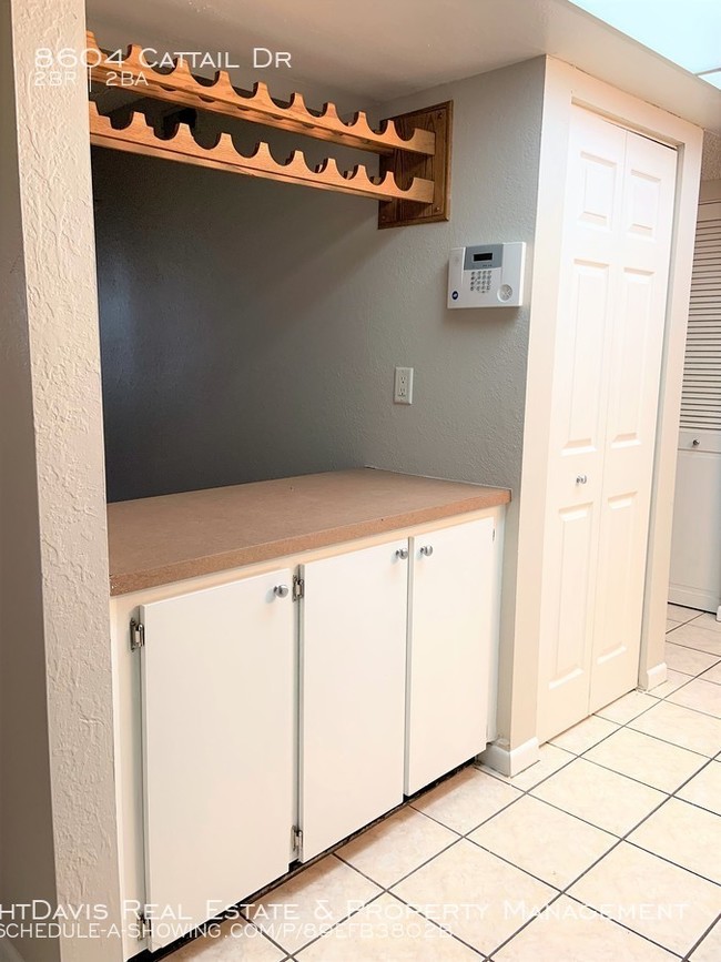 Building Photo - Adorable 2BD/1.5BA condo in Meadowood!