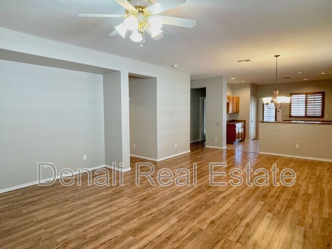 Building Photo - 9206 W Milkweed Loop
