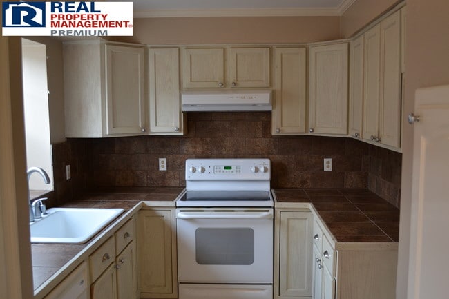 Building Photo - 2931 Toulon Dr