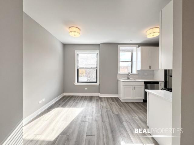 Foto principal - 2 bedroom in CHICAGO IL 60613