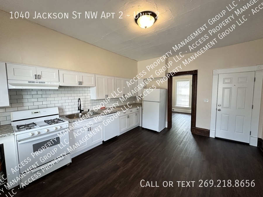 Primary Photo - NW Side Updated One Bedroom Unit