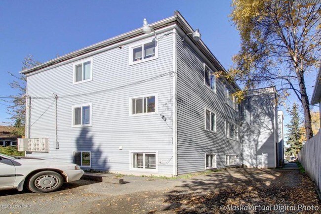 Building Photo - 420 E 14th Ave