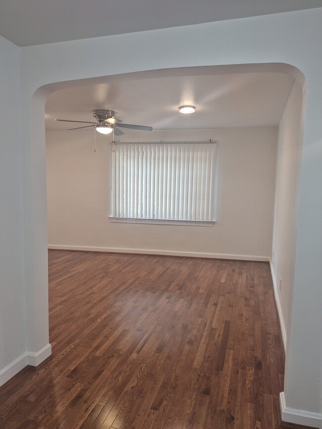 Building Photo - 2063 Beechmont Ave