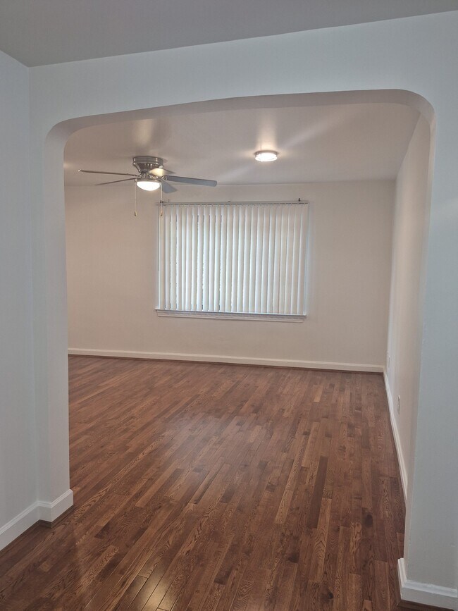 Photo - 2063 Beechmont Ave (Cincinnati, OH) Apartment