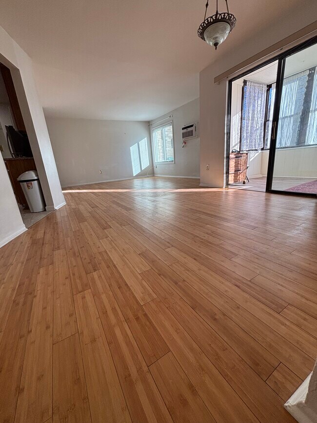 Building Photo - 179 Amberly Dr