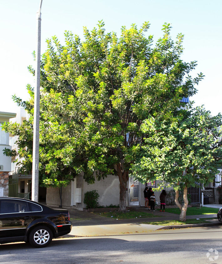 Building Photo - 563 Cherry Ave