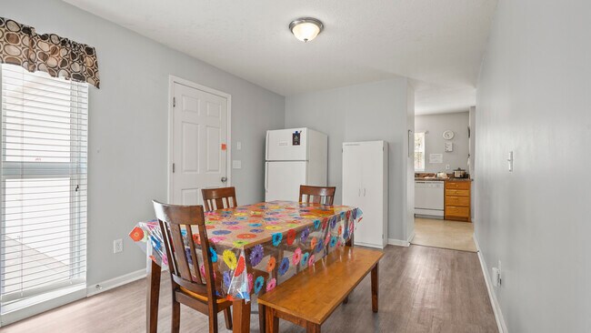 Dining Room - 11023 Askew Ave