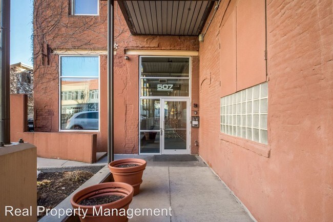 Foto del edificio - 507 E Locust St