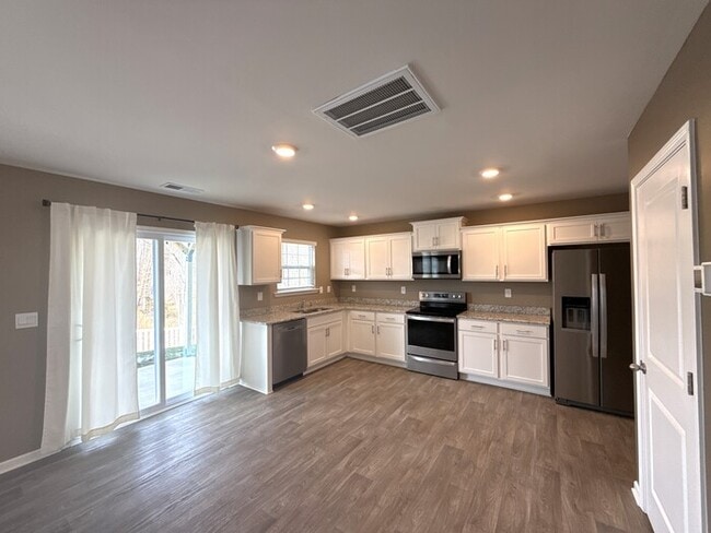 Building Photo - Two Story 4 Bedroom 2 1/2 Bath House -The Mills at Long Creek