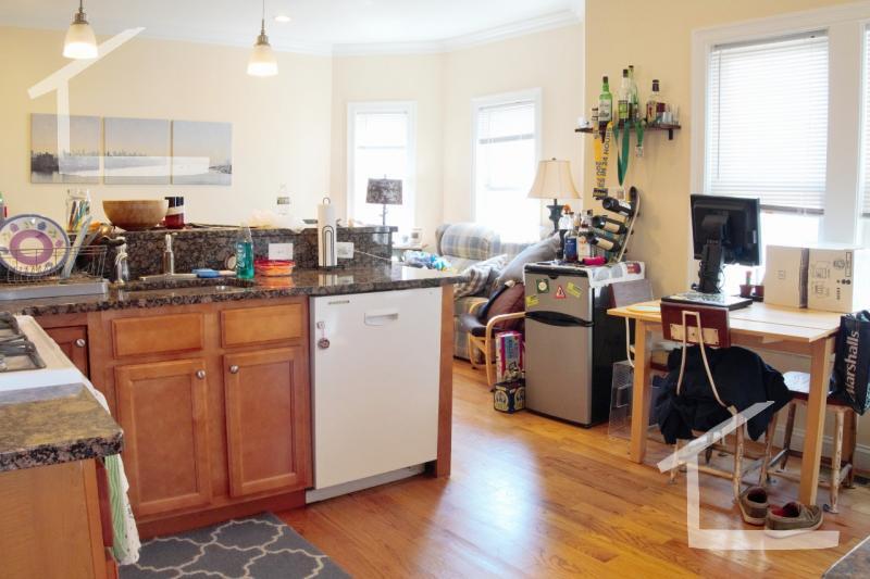 Primary Photo - 5 Benson St