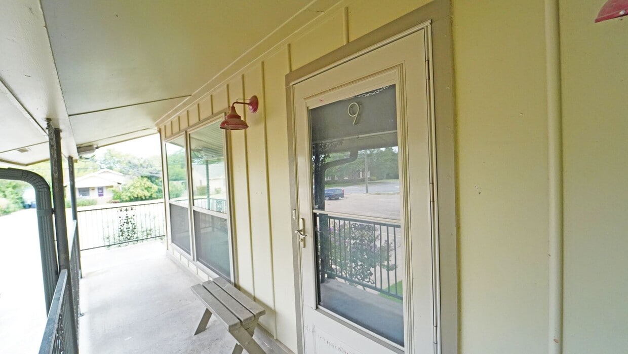 Primary Photo - ASK ABOUT OUR $0 SECURITY DEPOSIT MOVE IN SPECIAL!! FOR LEASE! 2 Bedroom - 1 Bath - Corner Unit a...