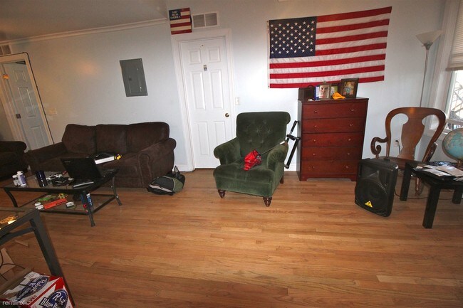 Building Photo - 5 br, 2 bath  - 910 S Main St # 1 #1