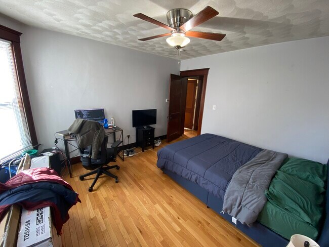 Foto del edificio - 221 Holland St