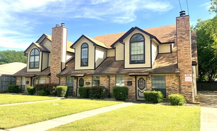 Primary Photo - Move in Ready NOW! 2/2.5 Townhome with 2 c...