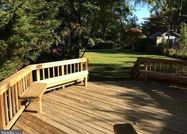 Foto del edificio - 5809 Greenlawn Dr