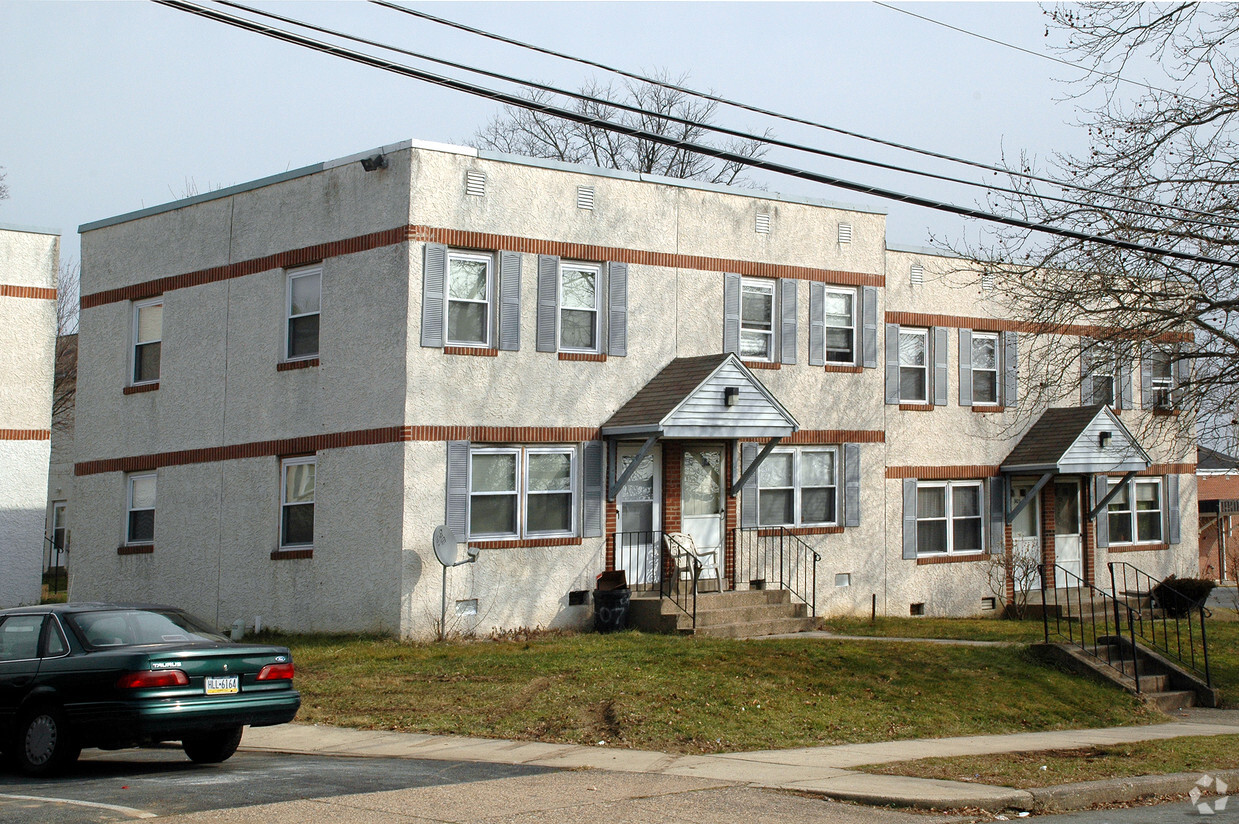 Building Photo - Flower Manor Apartments