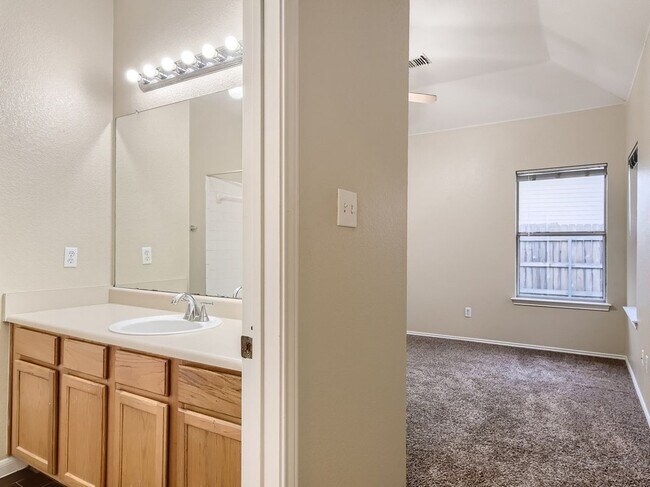 Foto del edificio - 2858 Southampton Way