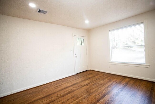 Building Photo - 5415 Palmer St
