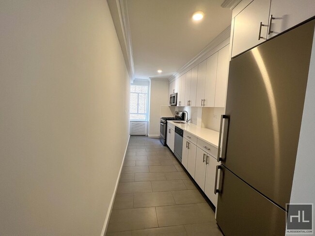 Building Photo - FIFTH AVENUE