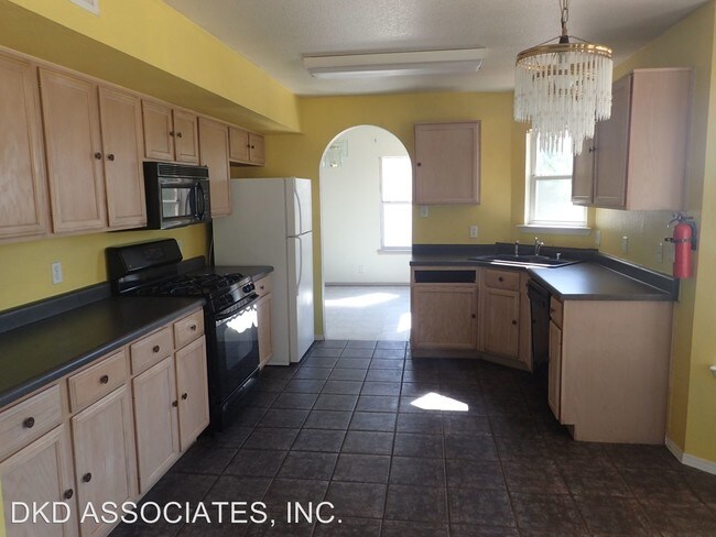 Building Photo - 4568 Loma Linda Cir