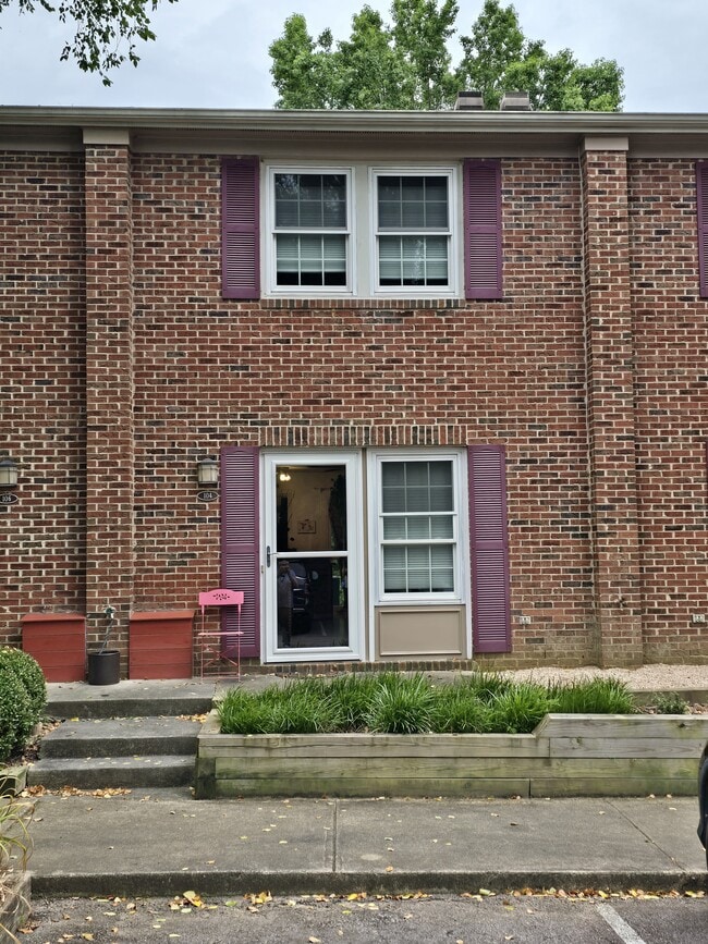 Front of unit w/ parking - 104 Friar Ln