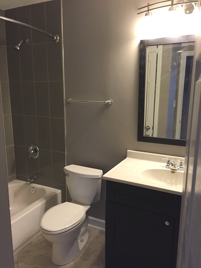 Building Photo - 156 Inverrary Ln