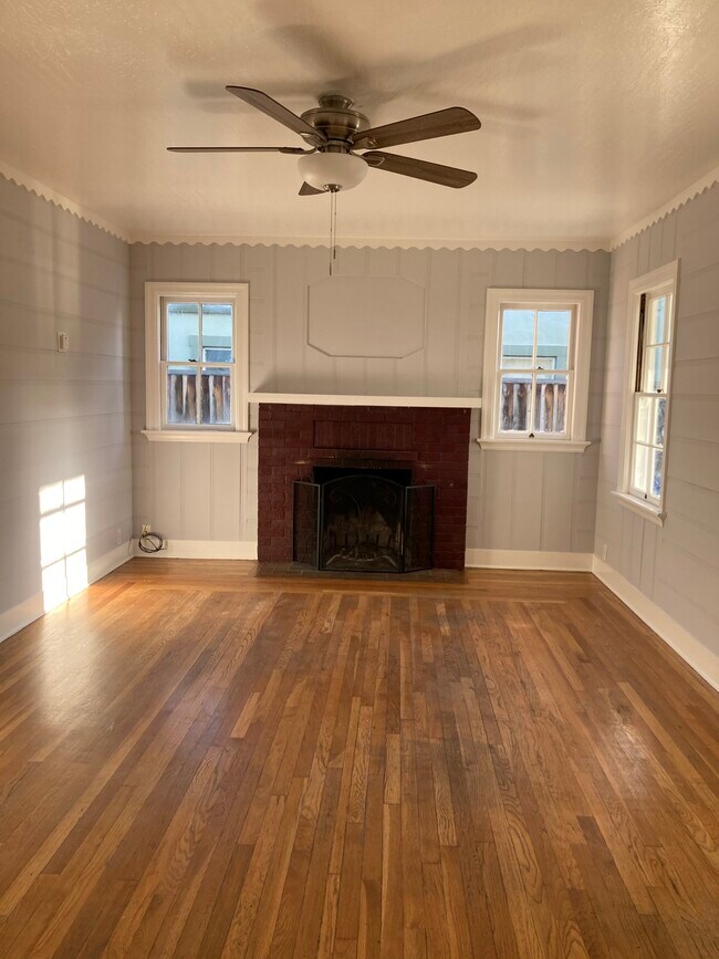 Living Room with fireplace - 216 Cleaves Ct