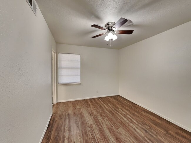 Building Photo - ADORABLE HOME IN ARLINGTON!