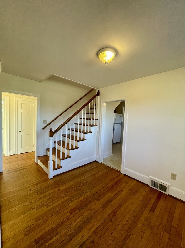Building Photo - 660 Leesville Rd