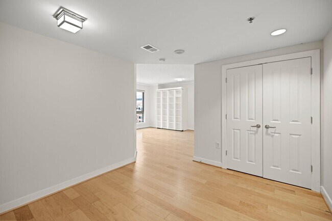Building Photo - Gallery Place Large Studio | 1 Bath | 660 Sf