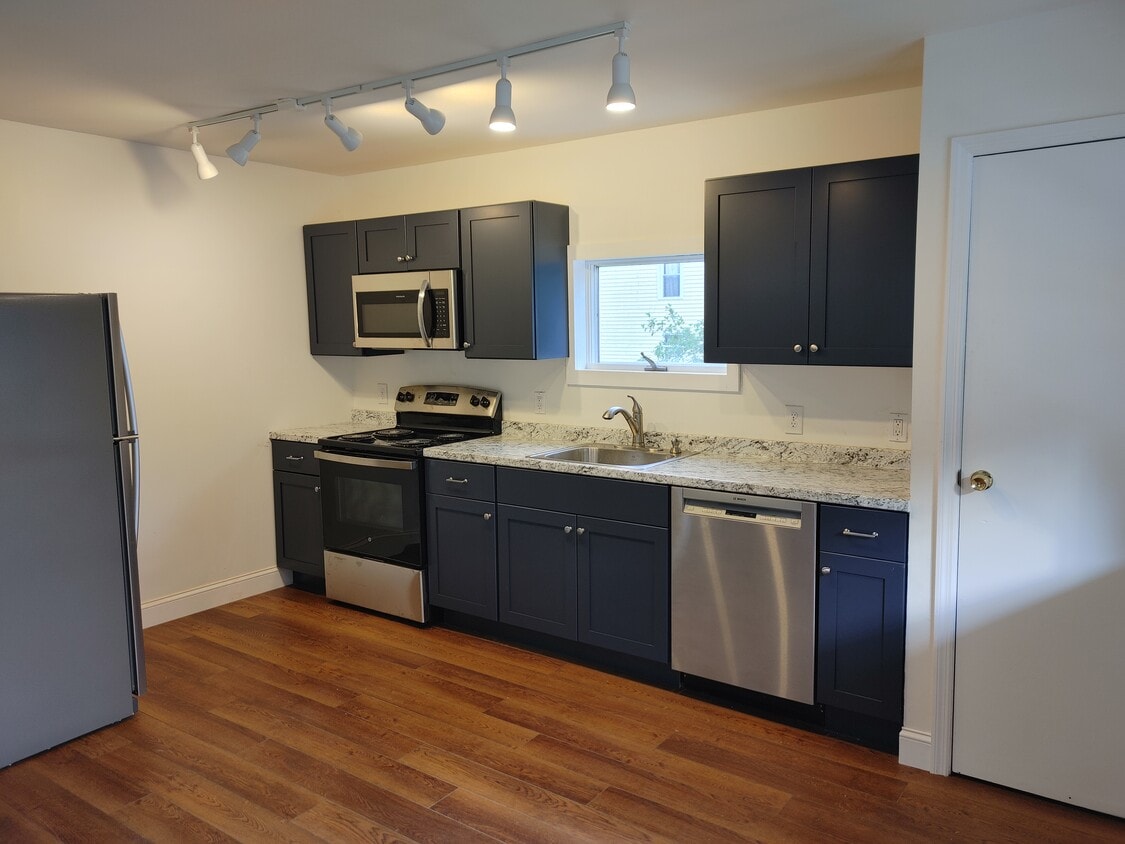 Primary Photo - 17 Maple St