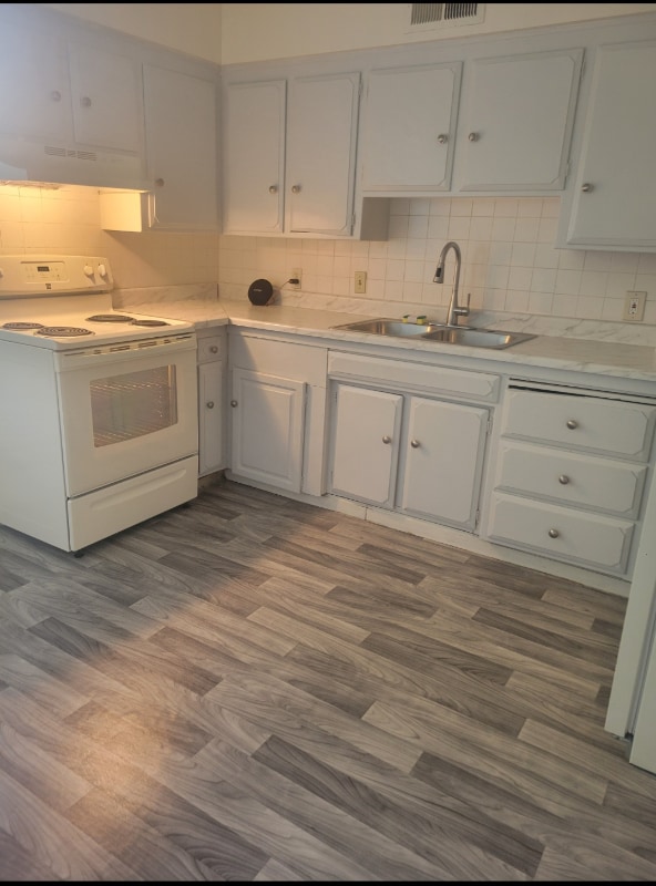 Building Photo - 2421 Country Club Blvd