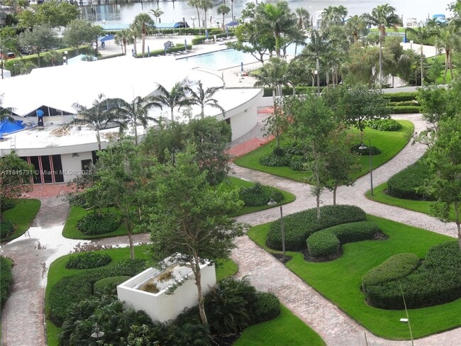 Foto del edificio - 600 Three Islands Boulevard