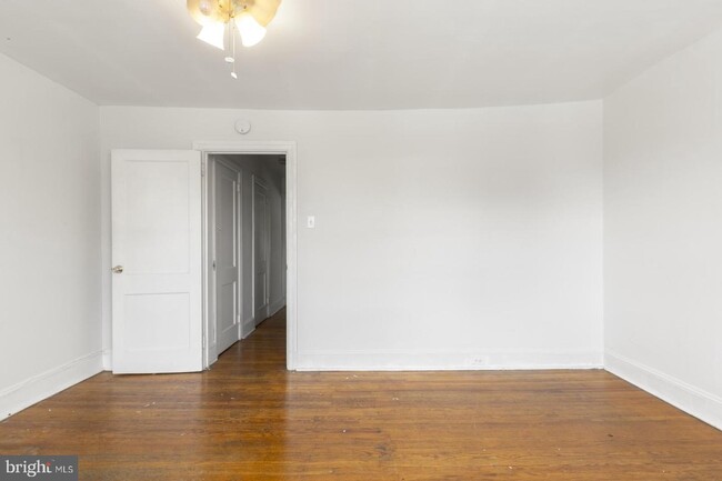 Building Photo - 239 E Girard Ave