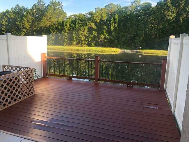 Building Photo - 3 Bedroom 2.5 bath Available in Bartram Vi...