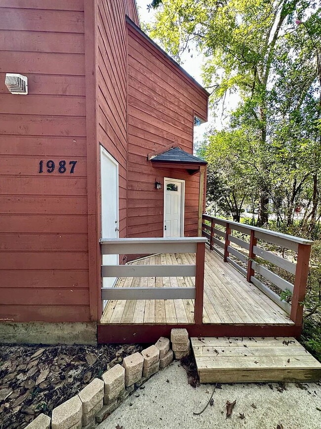 Two story, 2 bedroom / 2.5 bathroom townhome - Two story, 2 bedroom / 2.5 bathroom townhome