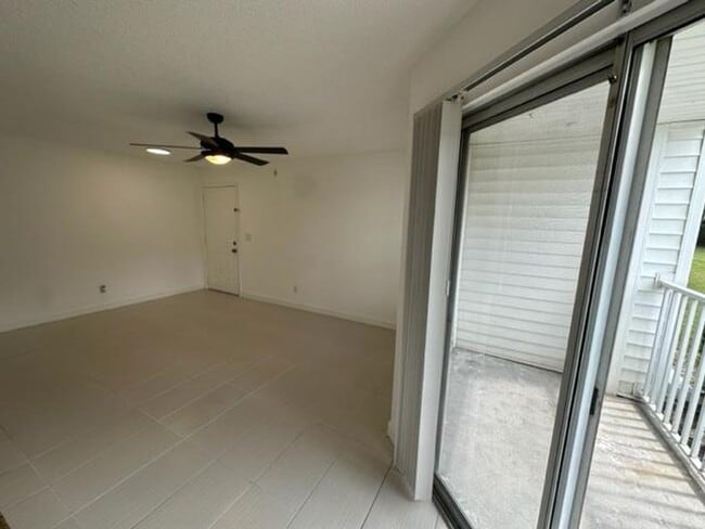 Foto del edificio - 1st Floor 1 Bedroom and 1 Bathroom Condo  located in the Gated Community of Lexington Place