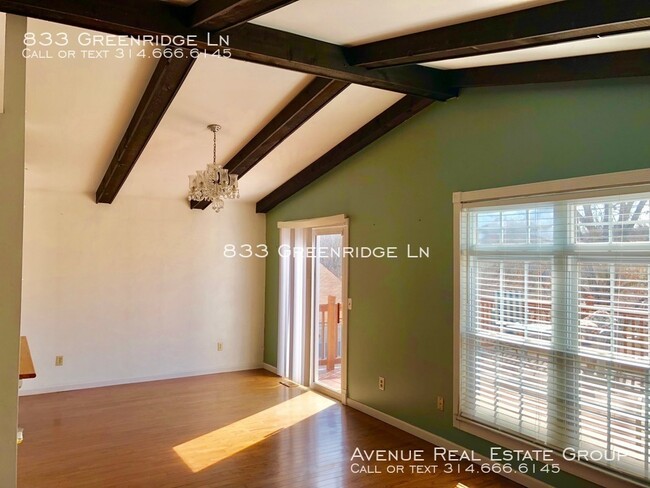 Building Photo - Spacious and Bright 3 Bedroom Home