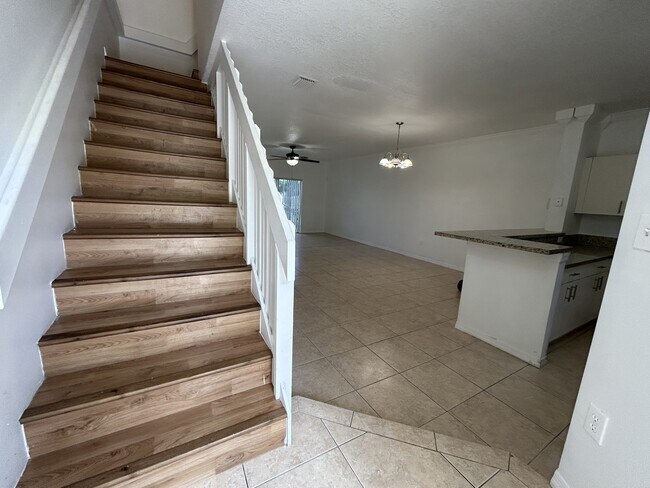 Foto del edificio - 20423 NW 15th Ave