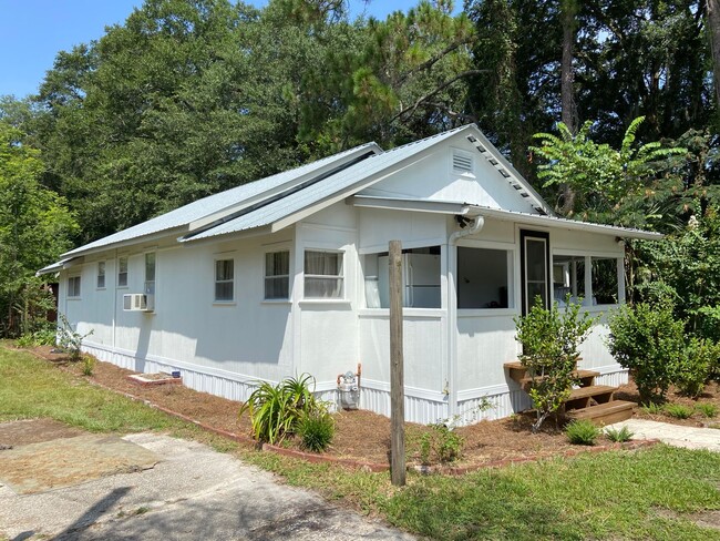 Building Photo - Partially Furnished Charming 4 Bedroom hom...