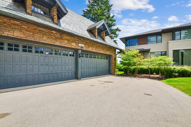 Building Photo - 10 Maple Grove Dr