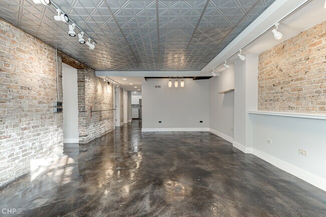 Building Photo - 2310 W Monroe St