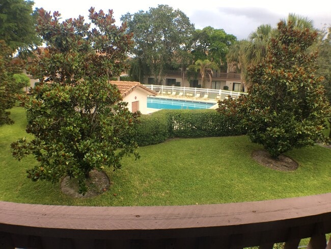 Building Photo - Best Two Bedroom Townhouse in Coral Springs