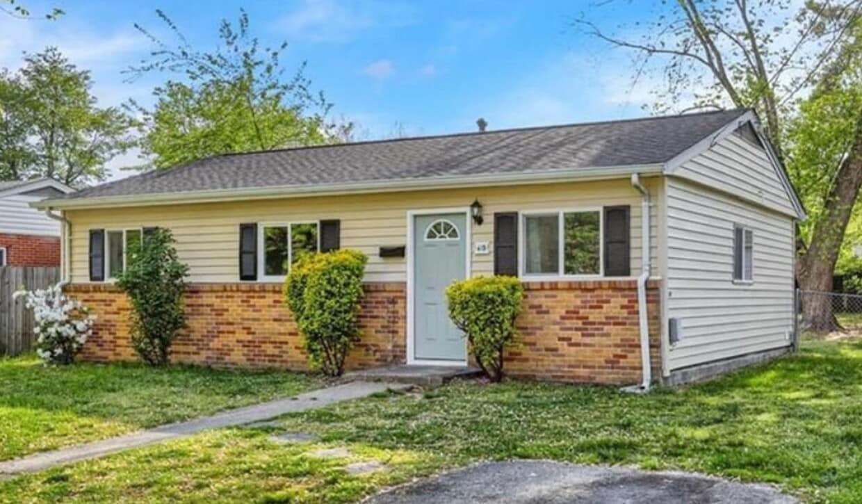 Primary Photo - 615 Queens View Ct